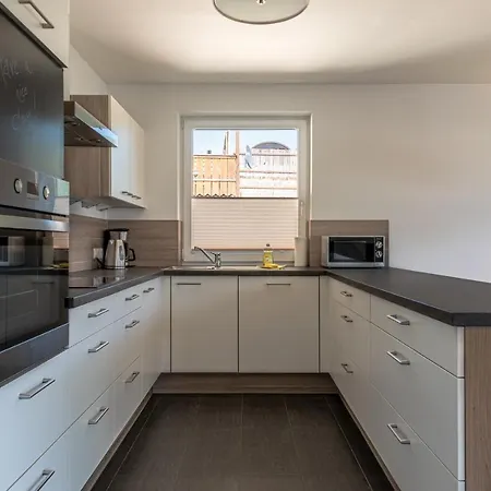 Fourteen Zell Am S&p By In One 젤암제