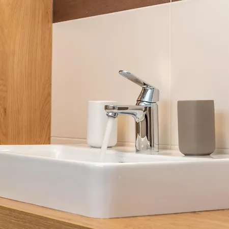 Fourteen Zell Am S&p By In One *